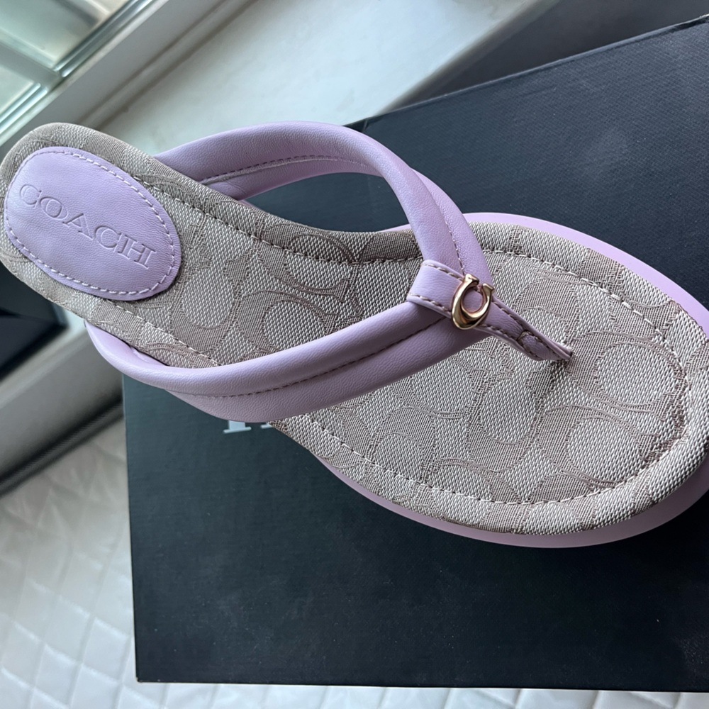 Women 8, NEVER worn, DISCONTINUED "violet" coach platform sandal throw a price